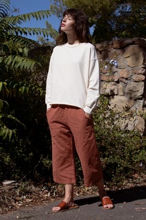 Carly Foulkes feet photo thumbnail