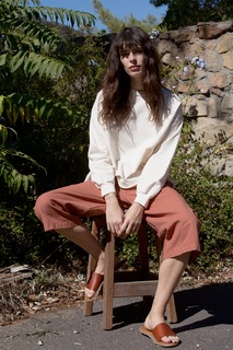 Carly Foulkes feet photo thumbnail