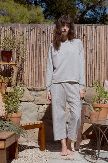 Carly Foulkes feet photo thumbnail