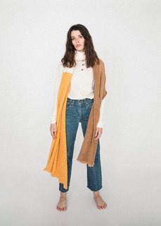 Carly Foulkes feet photo thumbnail