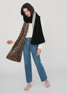 Carly Foulkes feet photo thumbnail