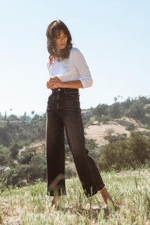 Carly Foulkes feet photo thumbnail