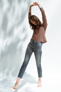 Carly Foulkes feet photo thumbnail