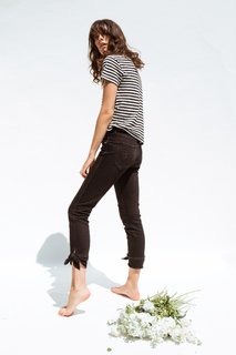 Carly Foulkes feet photo thumbnail