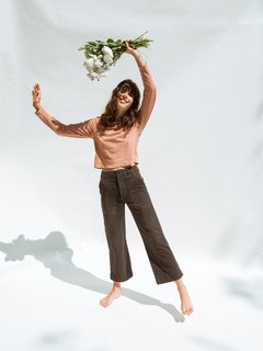 Carly Foulkes feet photo thumbnail