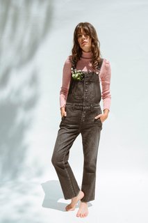 Carly Foulkes feet photo thumbnail