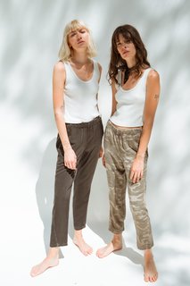 Carly Foulkes feet photo thumbnail