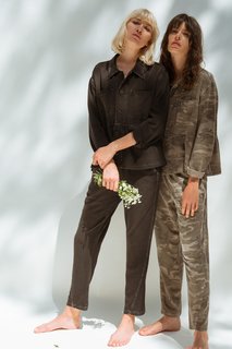 Carly Foulkes feet photo thumbnail