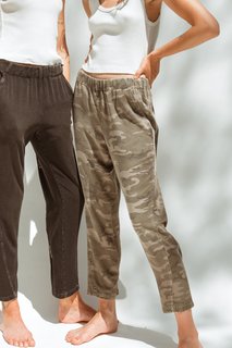 Carly Foulkes feet photo thumbnail