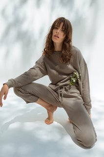 Carly Foulkes feet photo thumbnail