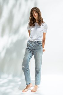 Carly Foulkes feet photo thumbnail