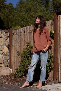 Carly Foulkes feet photo thumbnail