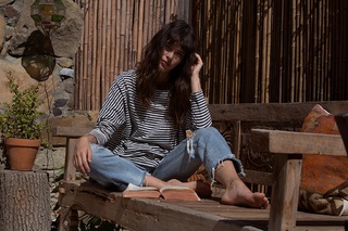 Carly Foulkes feet photo thumbnail