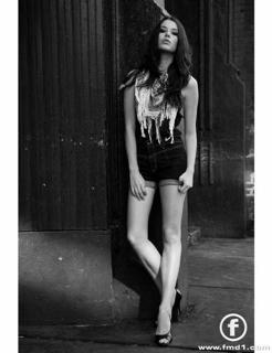 Carly Foulkes feet photo thumbnail