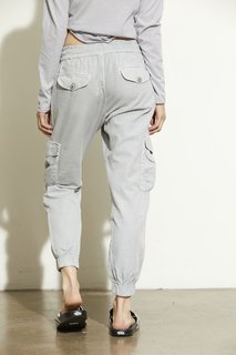 Carly Foulkes feet photo thumbnail