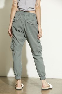 Carly Foulkes feet photo thumbnail