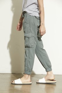 Carly Foulkes feet photo thumbnail