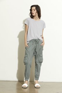 Carly Foulkes feet photo thumbnail