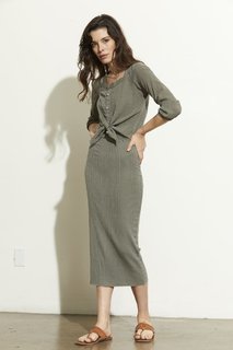 Carly Foulkes feet photo thumbnail