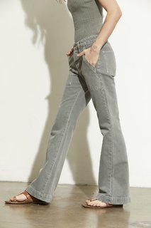 Carly Foulkes feet photo thumbnail