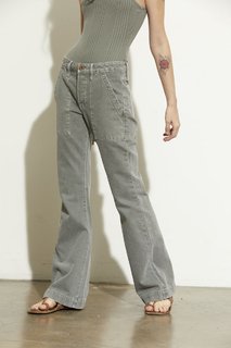 Carly Foulkes feet photo thumbnail