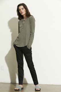 Carly Foulkes feet photo thumbnail