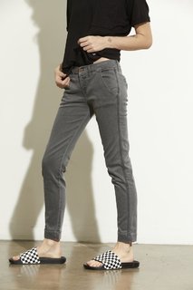 Carly Foulkes feet photo thumbnail