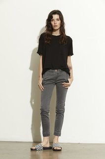 Carly Foulkes feet photo thumbnail