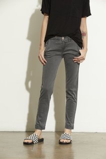 Carly Foulkes feet photo thumbnail