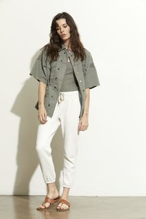 Carly Foulkes feet photo thumbnail