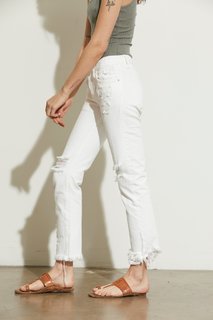 Carly Foulkes feet photo thumbnail