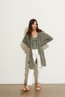 Carly Foulkes feet photo thumbnail