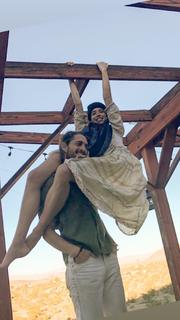 Carly Foulkes feet photo thumbnail