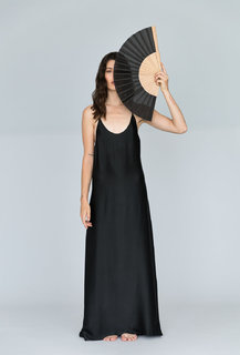 Carly Foulkes feet photo thumbnail