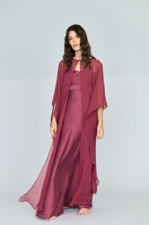 Carly Foulkes feet photo thumbnail