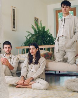 Carly Foulkes feet photo thumbnail