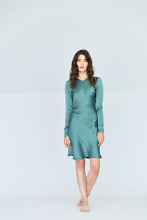 Carly Foulkes feet photo thumbnail