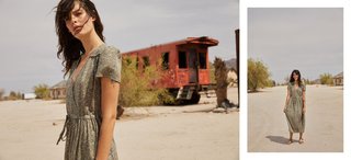 Carly Foulkes feet photo thumbnail