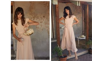 Carly Foulkes feet photo thumbnail