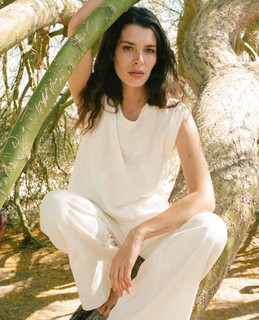 Carly Foulkes feet photo thumbnail