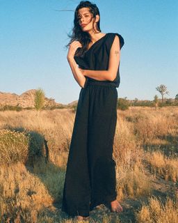 Carly Foulkes feet photo thumbnail