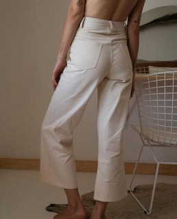 Carly Foulkes feet photo thumbnail