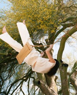 Carly Foulkes feet photo thumbnail