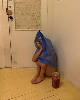 Carly Foulkes feet photo thumbnail