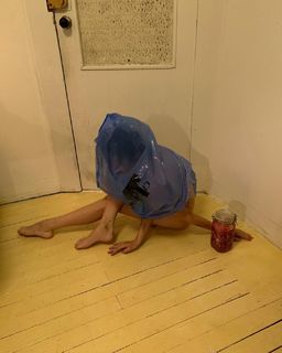 Carly Foulkes feet photo thumbnail