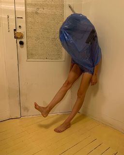 Carly Foulkes feet photo thumbnail