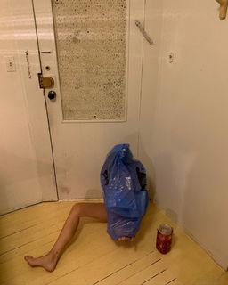 Carly Foulkes feet photo thumbnail