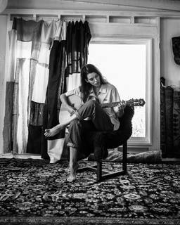 Carly Foulkes feet photo thumbnail