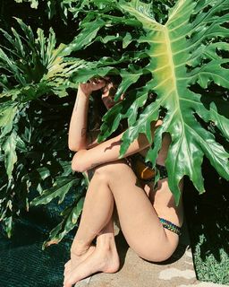 Carly Foulkes feet photo thumbnail