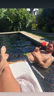 Carly Foulkes feet photo thumbnail